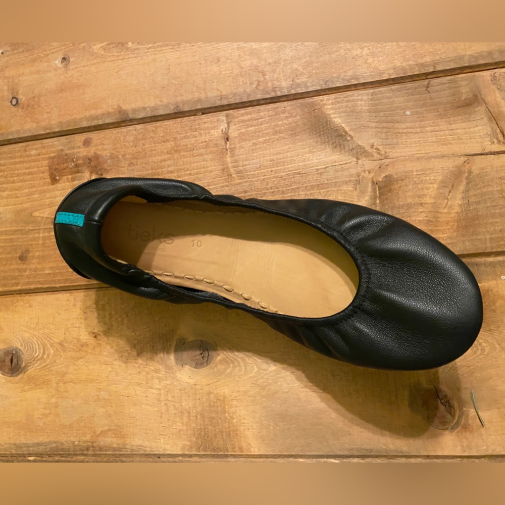 Tieks by Gabriel size 10 black flats. Excellent condition